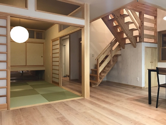   有限会社　柴田建設の施工事例 木の温もりと明るい室内で心地よい住まい