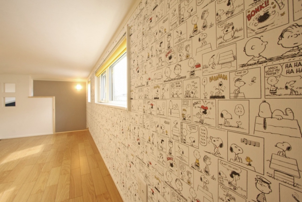 実例　一関市　ロフト　スヌーピーのかわいい壁紙使用 伸和ハウス 株式会社の施工事例 おしゃれな壁紙と収納満載の家
