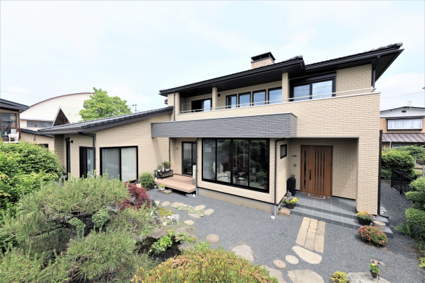   日本ハウスホールディングス　岩手の施工事例 【北上支店】日本庭園を眺める家　～家族と至福のひとときを～