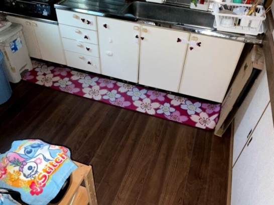   有限会社　中居建設の施工事例 キッチンの床をリフォーム