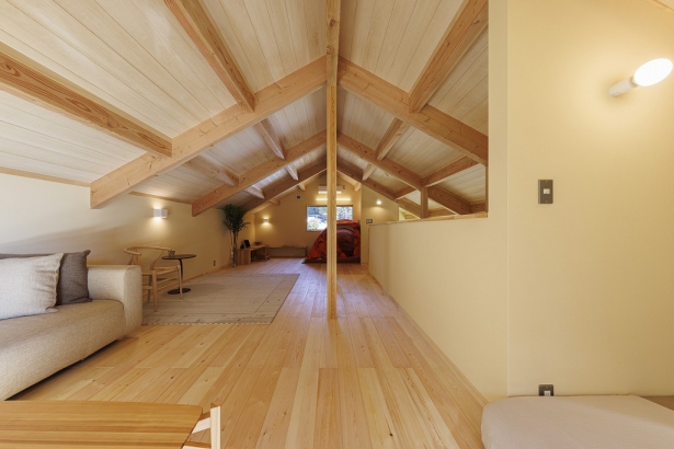 勾配天井で広がるゆとりのある小屋裏スペース。