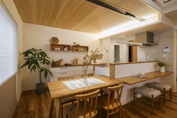 造作カウンターのあるキッチン 株式会社ハウスＭ21の施工事例 光と風と緑を感じる住まい