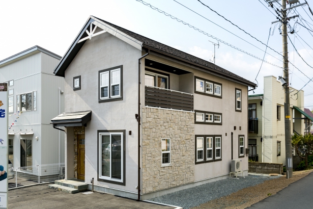   無添加住宅正規代理店　東野建設工業株式会社の施工事例 スキップフロアの図書館のある家