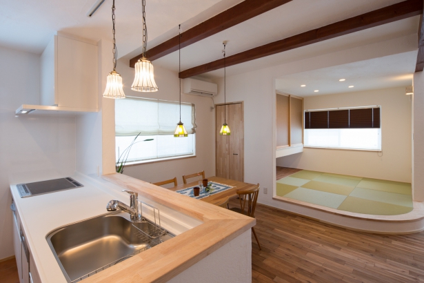   無添加住宅正規代理店　東野建設工業株式会社の施工事例 薪ストーブの暖かさに癒される理想の家