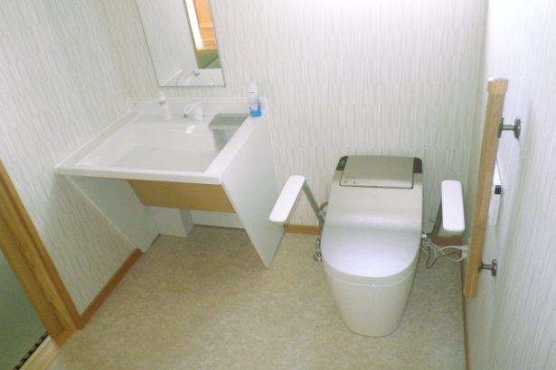 1F洗面・トイレ 有限会社　コンノ建設の施工事例 二世帯自由設計住宅