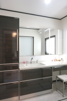 洗面化粧台 株式会社　ヤマイチの施工事例 Ｋ様　浴室・洗面所リフォーム